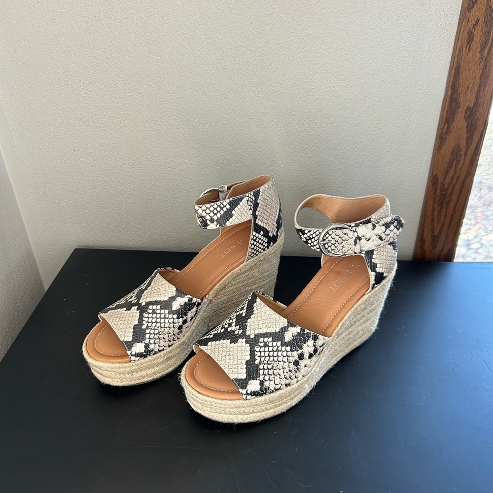 Nine West Women's Snakeskin Wedge Sandals Size 9 NWOT - Picture 1 of 9
